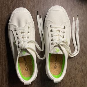 Cariuma Off-White Canvas OCD LOW